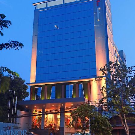 Luminor Hotel Jakarta Kota By Wh Exterior photo