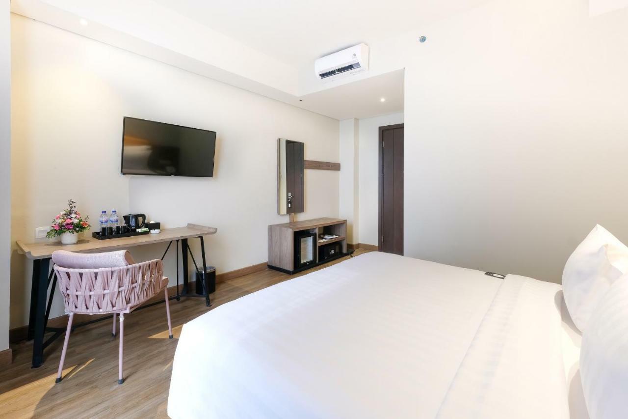Luminor Hotel Jakarta Kota By Wh Exterior photo
