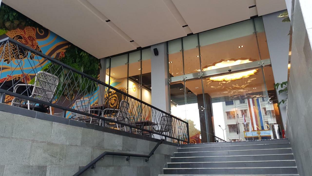 Luminor Hotel Jakarta Kota By Wh Exterior photo