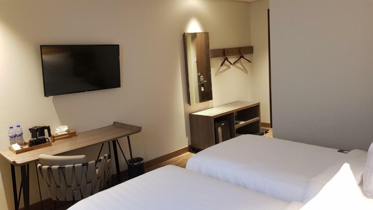 Luminor Hotel Jakarta Kota By Wh Exterior photo