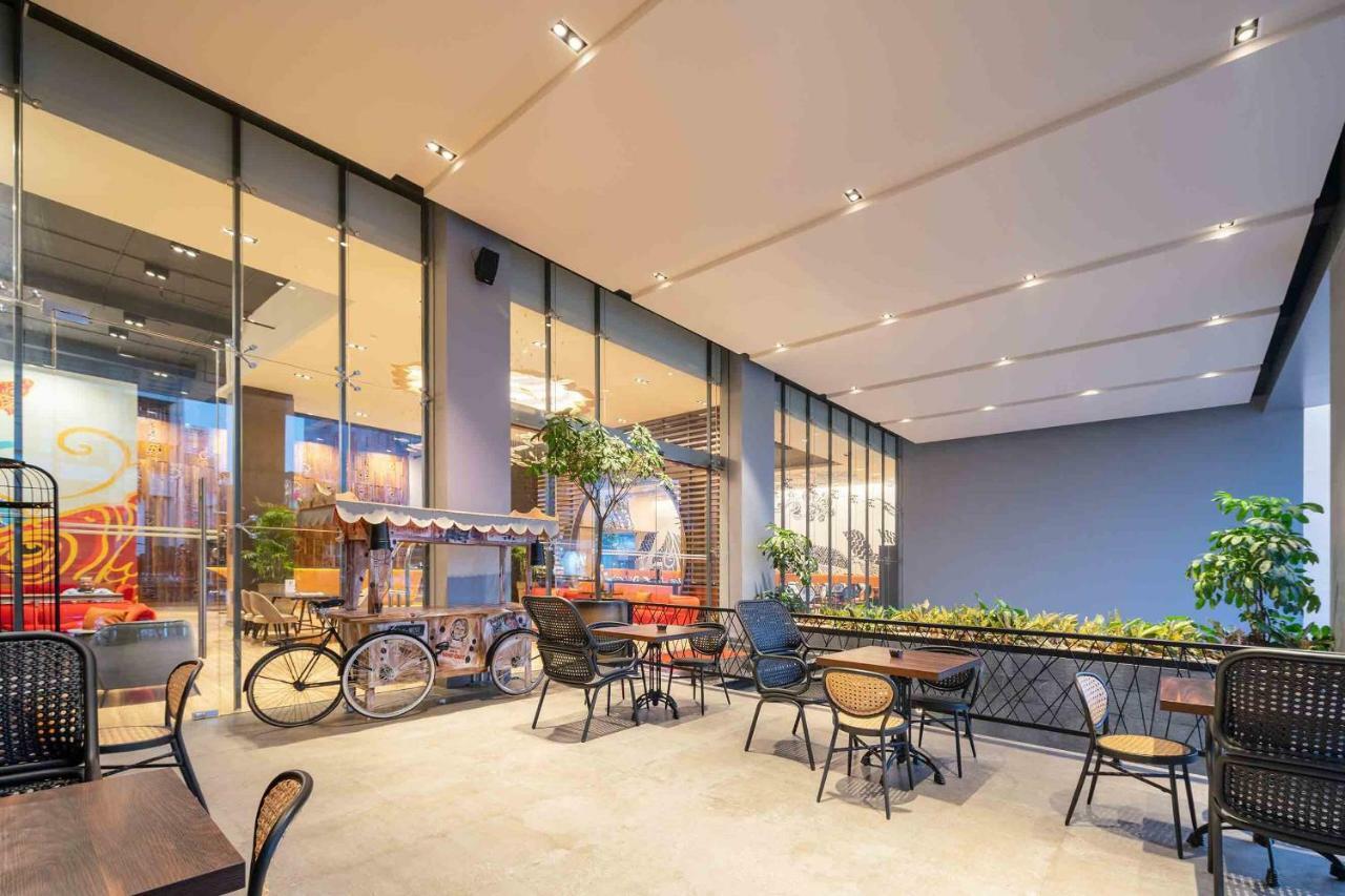 Luminor Hotel Jakarta Kota By Wh Exterior photo