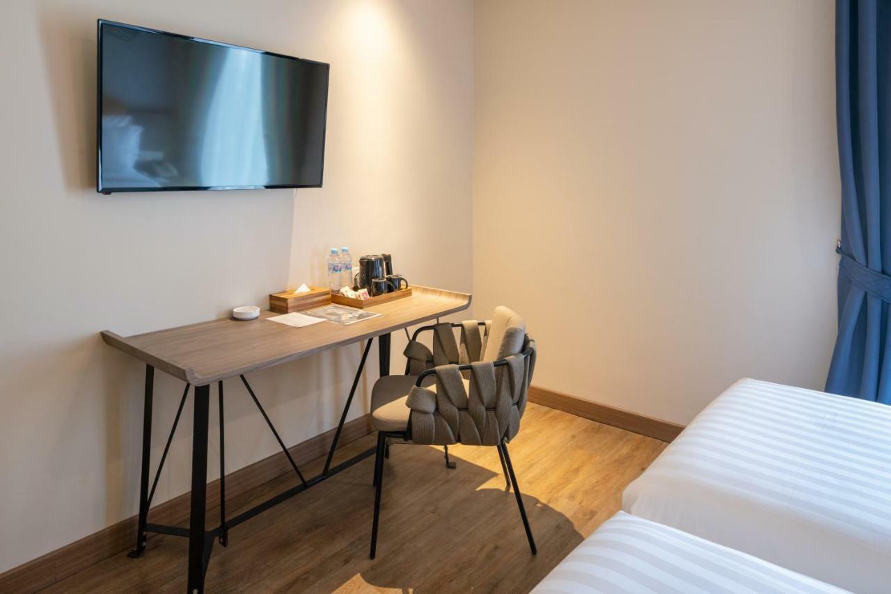 Luminor Hotel Jakarta Kota By Wh Exterior photo