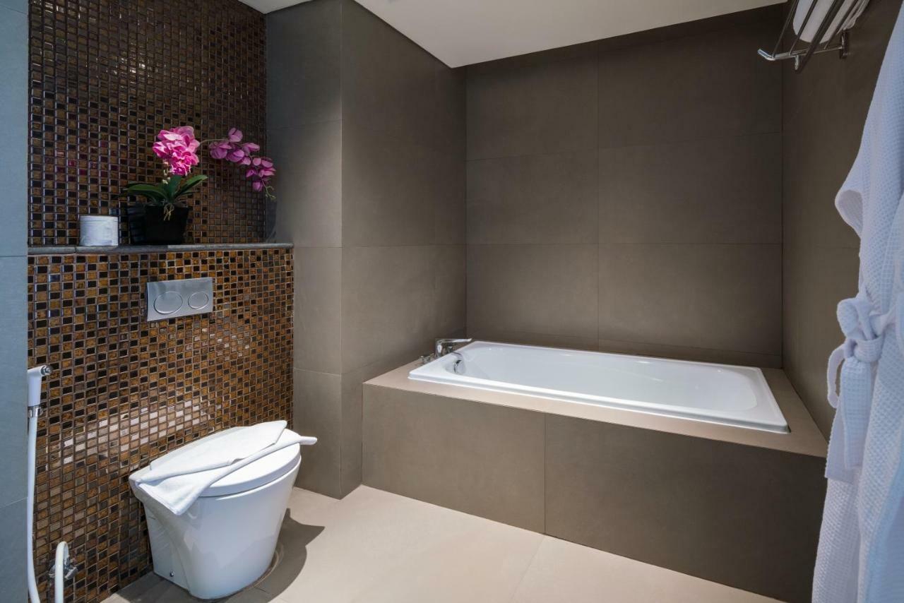 Luminor Hotel Jakarta Kota By Wh Exterior photo