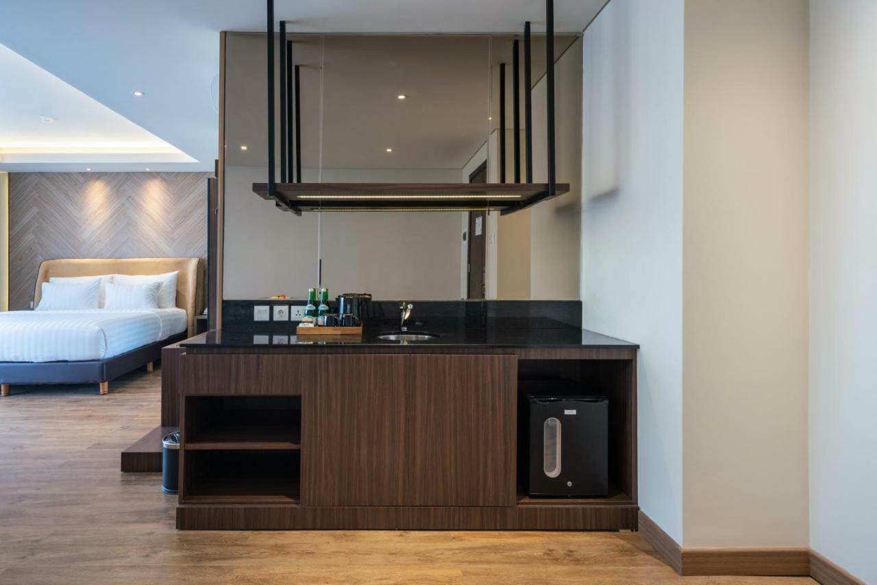 Luminor Hotel Jakarta Kota By Wh Exterior photo