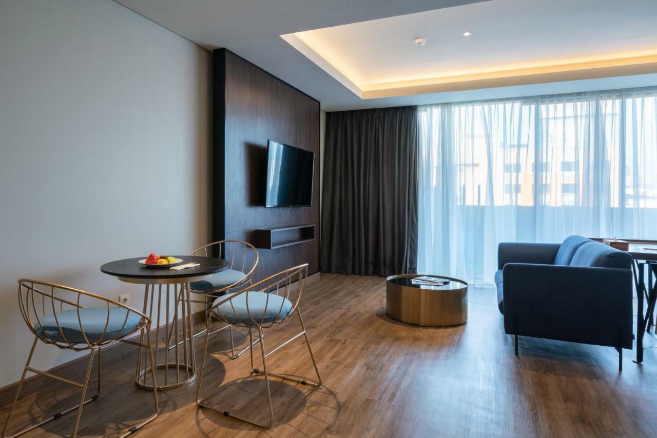 Luminor Hotel Jakarta Kota By Wh Exterior photo