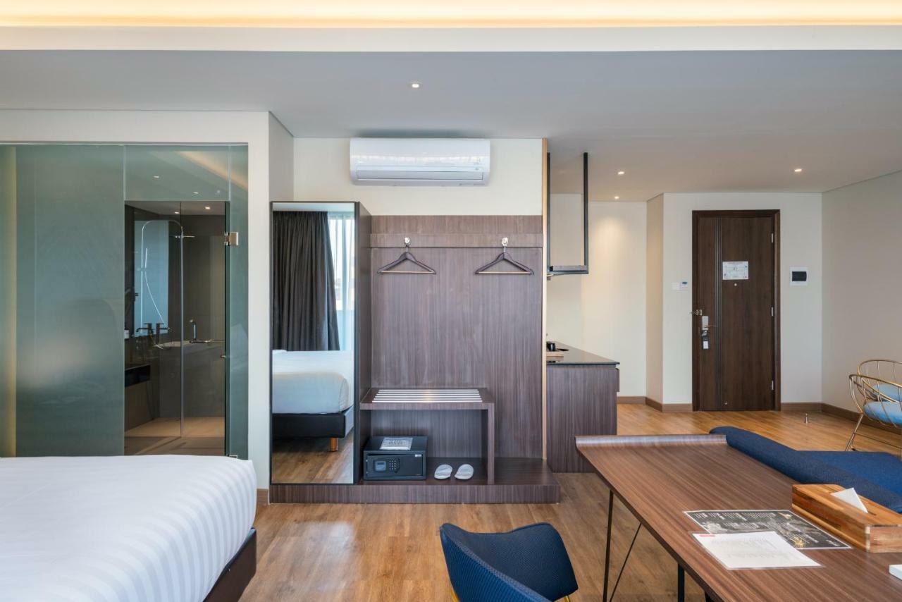 Luminor Hotel Jakarta Kota By Wh Exterior photo